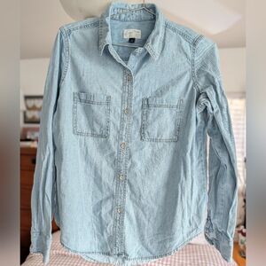 Universal Thread Light Wash Chambray Denim Button Down Shirt